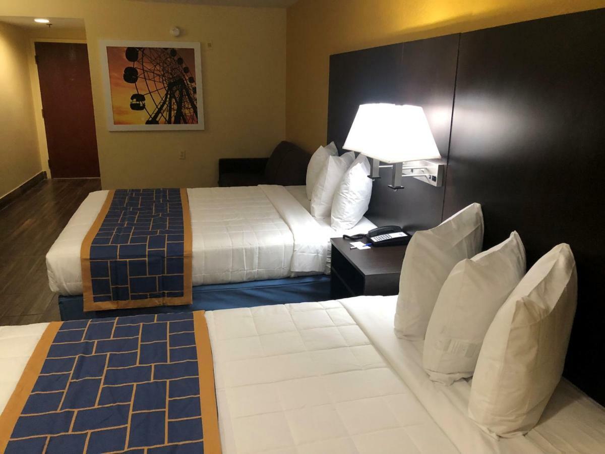 Days Inn & Suites By Wyndham Tampa/Raymond James Stadium Eksteriør bilde